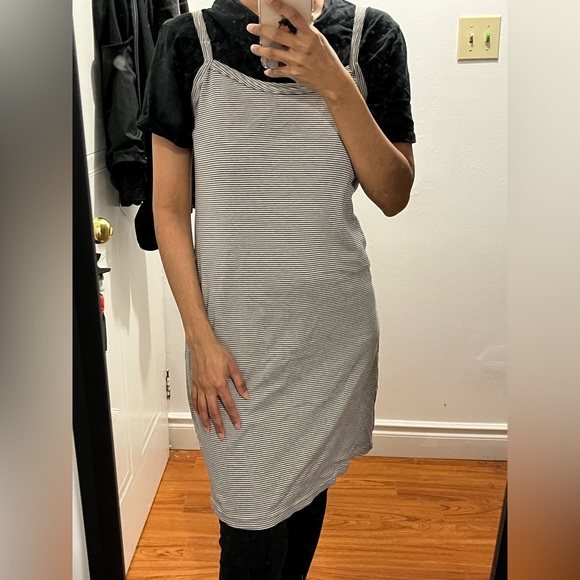 Black and white striped dress - Picture 1 of 3